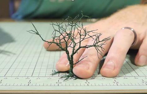 Diy Hobbit Hole Miniature, How To Make Wire Trees Tutorials, Foam Diorama, Tree Diorama, How To Make Trees, Garden Diorama, Different Trees, Halloween Diorama, Dry Tree