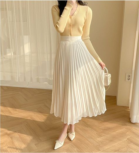 Casual Chic Dress Outfit, Outfit With Pleated Skirt, Makeup Looks Korean, Makeup Looks Asian, Midi Skirt Outfit Ideas, Make Up Korean, Asian Makeup Tips, Asian Makeup Tutorials, Pleated Skirt Outfit