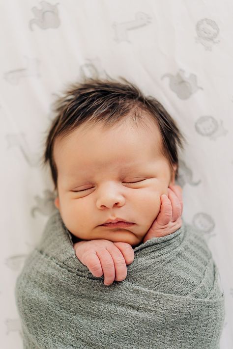 Newborn Photoshoot Swaddle, Newborn Pics Diy, Little Boy Newborn Pictures, Basic Newborn Photography, Newborn Photo Swaddle, Swaddle Pictures Newborn Poses, Newborn Photos Swaddle, Cute Newborn Photos, New Born Pictures Baby Boy