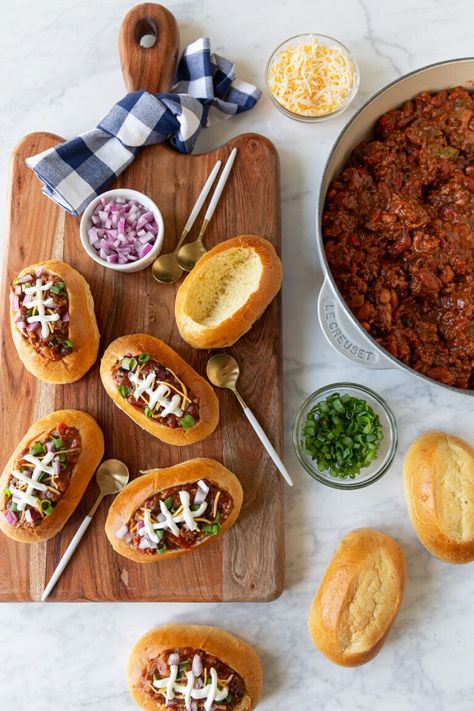 Beef Chili Bread Bowls Chili Bread, Football Tailgate Food, Appetizer Easy, Football Appetizers, Shaped Bread, Bread Bowl, Beef Chili, Superbowl Party Food, Tailgate Food