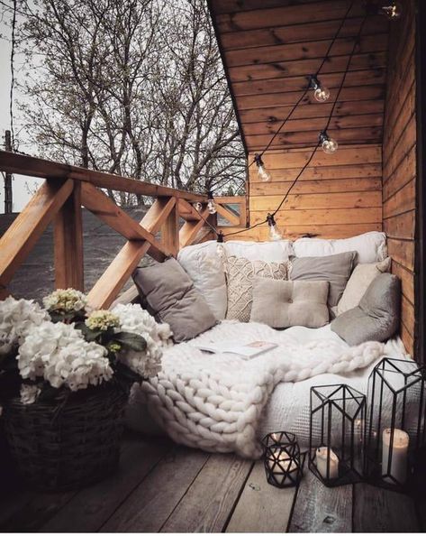 💡 Human Nest 💡 - 9GAG Balcony Nook, Outdoor Reading Nooks, Zen Corner, Balkon Decor, Apartment Deco, Cozy Loft, Decorating House, Apartment Stuff, Balkon Design