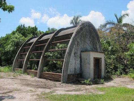 Tropical City, Key Biscayne Florida, Zoo Pictures, Crandon Park, Florida Pictures, Key Biscayne, Atlas Obscura, Small Lake, Wild Animals