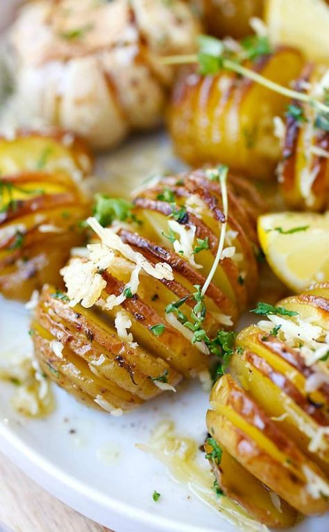 Parmesan Roasted Potatoes – the easiest and BEST roasted potatoes with Parmesan cheese, butter and herbs. SO good you’ll want to make it every day!!! | rasamalaysia.com Potatoes With Parmesan Cheese, Best Roasted Potatoes, Parmesan Roasted Potatoes, Cheese Butter, Grilled Potatoes, Dinner Party Recipes, Idee Pasto Sano, Potato Dishes, Roasted Potatoes