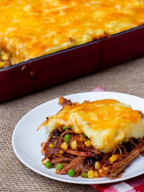 Pulled Pork Shepherd's Pie Recipe - How to Make Leftover Smoked Pork, Shepherd's Pie Recipe, Daging Babi, Pulled Pork Leftovers, Leftover Pork, Slow Cooked Pork, Shepherds Pie Recipe, Pulled Pork Recipes, Shepherd's Pie