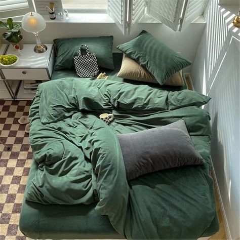 Future Apartment Decor, Dekorasi Kamar Tidur, Casa Vintage, Apartment Decor Inspiration, Dream Room Inspiration, Room Makeover Bedroom, Room Makeover Inspiration, Apartment Inspiration, Night Stand