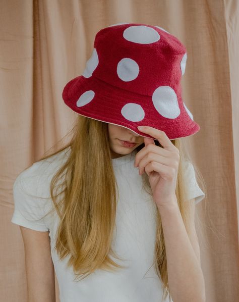 These beautiful mushroom bucket hats are available in my etsy shop: https://www.etsy.com/listing/1683365882 #buckethat #hats #mushroom #flyagaric #fantasy #forestfairy #fairy #pixie #forestwizard #cosplay #handmade #toad #toadhat #spots #winered #etsy Anime Mushroom, Weird Pfp, Mushroom Bucket Hat, Art Homework, Mushroom Hat, Summer Hat, Forest Fairy, Bucket Hats, Summer Hats