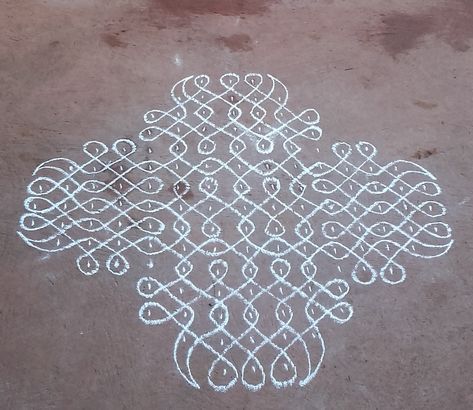 one more beauty with 15 dots. This is done by Ms.Ezhil Mani Thippudu Muggu, Rangoli Dots, Tippudu Muggulu, Melika Muggulu, Muggulu Dots, Kolam Art, Chikku Kolam, Kids Hygiene, Kolam Dots