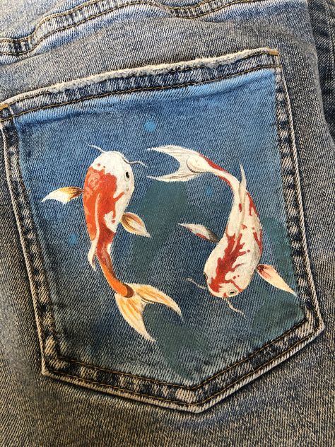 Painting On Jean Pockets, Paint Pocket Jeans, Painted T Shirts Ideas Design, Painted Jean Shorts Pockets, Painting On White T Shirt, Jeans Pocket Painting Ideas, Painting Jeans Aesthetic, Hand Painted Jeans Ideas, Painting Denim Jeans