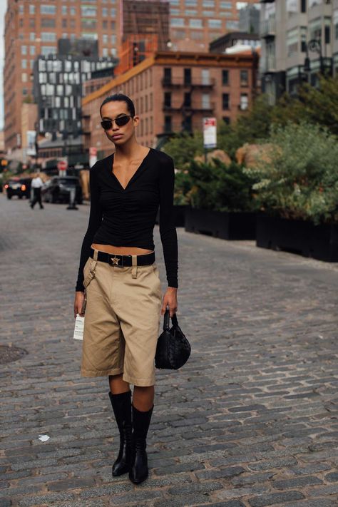 Sheer Clothing, New York Street Style, New York Fashion Week Street Style, Nyfw Street Style, Paris Fashion Week Street Style, Streetwear Aesthetic, Spring Street Style, New York Street, Street Style Inspiration