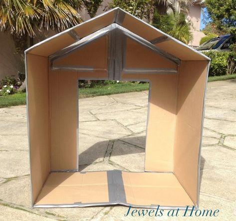 Folding Cardboard, Playhouse Diy, Cardboard Box Houses, Cardboard Gingerbread House, Cardboard Play, Cardboard Creations, Cardboard Houses, Vbs Decorations, Cardboard Dollhouse