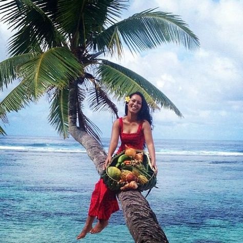 Samoa Aesthetic, Hawaiian Woman, Tropical Girl, Polynesian Culture, Surf Art, Island Girl, Summer Dream, Tropical Islands, Island Life