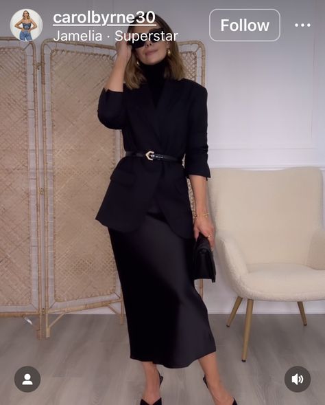 Office Outfit Inspiration, Satin Outfit, Smart Casual Women Outfits, Cute Sweater Outfits, Meeting Outfit, Midi Dress Outfit, Satin Noir, Office Outfits Women, Classy Work Outfits