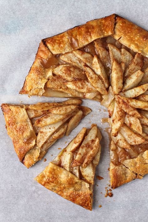 Poached Pear Galette, Pear Pop Tarts, Pear Thanksgiving Desserts, Pear Gallette Recipe Simple, Pear Galette Recipe, Pear Tart Recipe Easy, Pears Recipes Easy, Easy Pear Dessert, Pear Recipes Healthy