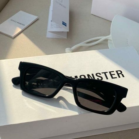 Aesthetic Sunnies, Gentle Monster Jennie, Ocean's Eleven, Rabastan Lestrange, Pretty Sunglasses, Обувь Air Jordan, Classy Glasses, Gentle Monster Sunglasses, Fancy Glasses