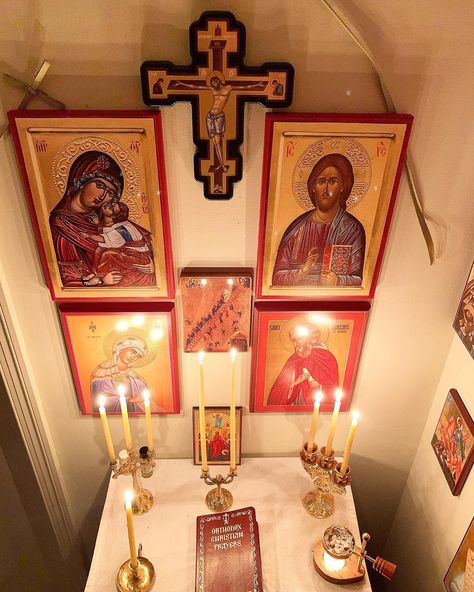 Sergey on Instagram: “Icon corners are a beautiful thing. Having a designated space to step outside of the world and step into a place of prayer is incredibly…” Orthodox Christian Icon Corner, Orthodox Icon Corner, Orthodox Prayer Corner, Altar Christian, Icon Corner, Crucifix Art, Home Altar Catholic, Christian Photography, Orthodox Prayers