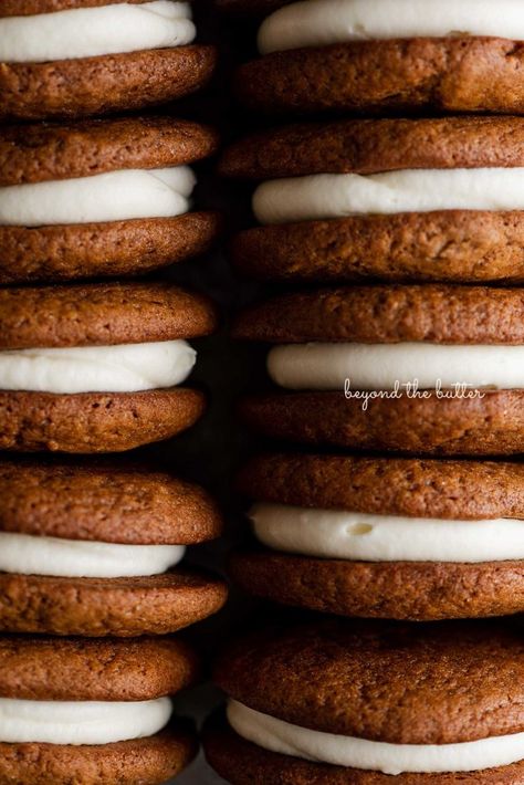 Gingerbread Whoopie Pies, Gingerbread Cakes, Moist Gingerbread, Cream Cheese Frosting Cake, Delicious Cream, Gingerbread Cake, Whoopie Pies, Pie Cake, Silicone Baking Mat