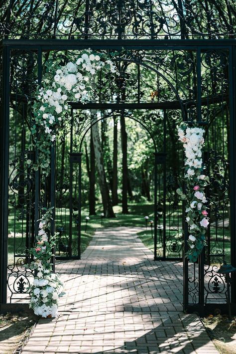 An Indiana wedding venue with a black metal wedding arch perfect for a garden wedding ceremony. Mika LH Photography | Indiana Wedding Photographer Black Metal Wedding, Wedding Arch With Flowers, Arch With Flowers, Garden Wedding Ceremony, Metal Wedding Arch, Metal Wedding, Garden Weddings Ceremony, Wedding Arch Flowers, Indianapolis Wedding