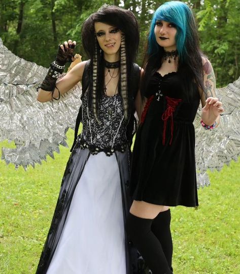 Emo Prom Outfits, Scene Prom Dress, Emo Prom Dresses, Emo Prom, Queer Prom, Emo People, Junior Prom, Jr Prom, Scene Fashion