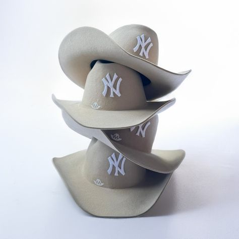 Creme Dream 🤠 Cowboy Hat Men, Design Exercises, Yankee Hat, Custom Cowboy Hats, Mens Cowboy Hats, Yankees Hat, Farm Boys, Portfolio Ideas, Hat Accessories