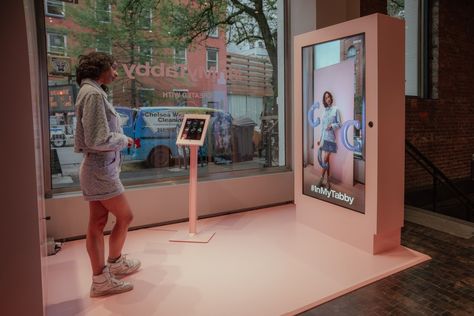 Coach's SoHo store features an AR mirror Digital Activation Ideas, Mirror Exhibition, Mirror Overlay, Interactive Mirror, Interactive Retail, Experiential Marketing Events, Mirror Game, Digital Mirror, Store Mirror