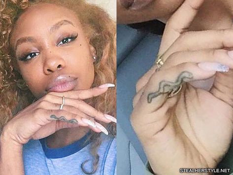 SZA's 7 Tattoos & Meanings | Steal Her Style Sza Singer, 7 Tattoo, Tattoos Infinity, Tattoos Mandala, Inspiration Tattoo, Steal Her Style, Tattoos Geometric, Tattoos Skull, Business Hairstyles