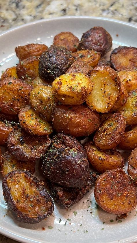 Roasted Potatoes Aesthetic, Potato Foods, Crispy Roasted Potatoes, Cooked Potatoes, Duck Fat, Roast Potatoes, Food Babe, Crispy Potatoes, Food Recepie