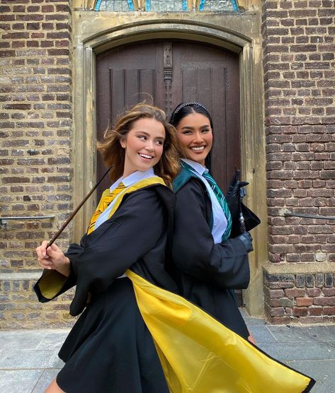 Harry Potter Duo Costume, Hogwarts Student Costume, Harry Potter Couple Costume, Hogwarts Cosplay, Hufflepuff Costume, Slytherin Costume, Harry Potter Kostüm, Harry Potter Experience, Student Costume