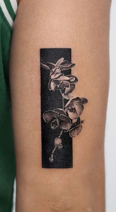 125 Orchid Tattoos That Will Leave You Breathless - Tattoo Me Now Ladies Tattoo, Tiger Face Tattoo, Tattoo Fixes, Thistle Tattoo, Wrist Tattoo Cover Up, Lotus Tattoo Design, Orchid Tattoo, Daisy Tattoo, Red Tattoos