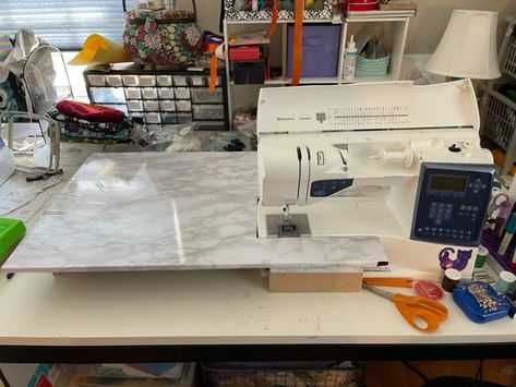 DIY Sewing Machine Extension Table – Alex Lynn Crafts Sewing Machine Extension Tables, Sewing Machine Extension Table, Modern Sewing Machines, Plexiglass Table, Diy Sewing Table, Sewing Machine Table, Sewing Machine Quilting, Sewing Machine Projects, Diy Xmas Gifts