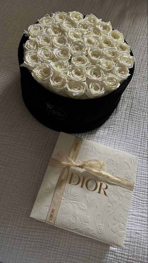 Dior Gift Aesthetic, Dior Things, Dior Core, Miss Dior Aesthetic, Dior Vibes, Dior Aesthetic Wallpaper, Rich Core, Money Wallpapers, Dior Flowers