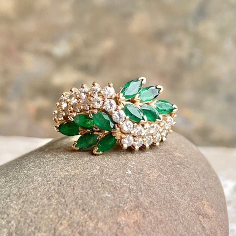 Vintage Emerald Engagement Rings, Power Rings, Emerald Ring Vintage, Saint Jewelry, Diamond Cocktail Ring, Gold Cocktail, Colombian Emeralds, Diamond Cocktail Rings, Large Jewelry