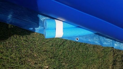 pool noodle hack to level pool, outdoor living, pool designs, repurposing upcycling Easy Set Pools, Window Boxes Diy, Blow Up Pool, Living Pool, Pool Hacks, Garden Globes, Intex Pool, Stock Tank Pool, Tank Pool