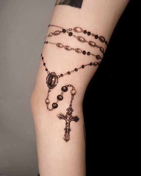 Cute Rosary Tattoos, Rosary Shoulder Tattoo, Rosary Tattoo For Women Shoulder, Rosary Tattoo Around Arm, Rosary Tattoo On Leg, Thigh Rosary Tattoo, Cross Necklace Tattoo On Arm, Christian Symbolism Tattoo, Rosary Back Tattoo