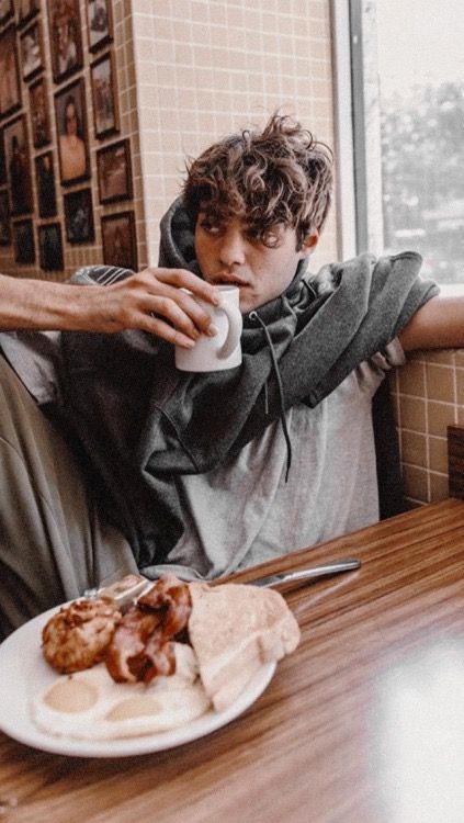 People Drinking Coffee, Noah Centineo, Men Photography, Fashion Photography Poses, Photo Pose For Man, Aesthetic Guys, Dream Guy, Poses For Men, Book Aesthetic