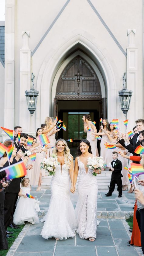 Lesbian Wedding Photography, Wlw Wedding, Gay Wedding Photos, Queer Weddings, Wedding Exits, Lgbt Wedding, Two Brides, Rainbow Wedding, Lgbtq Wedding