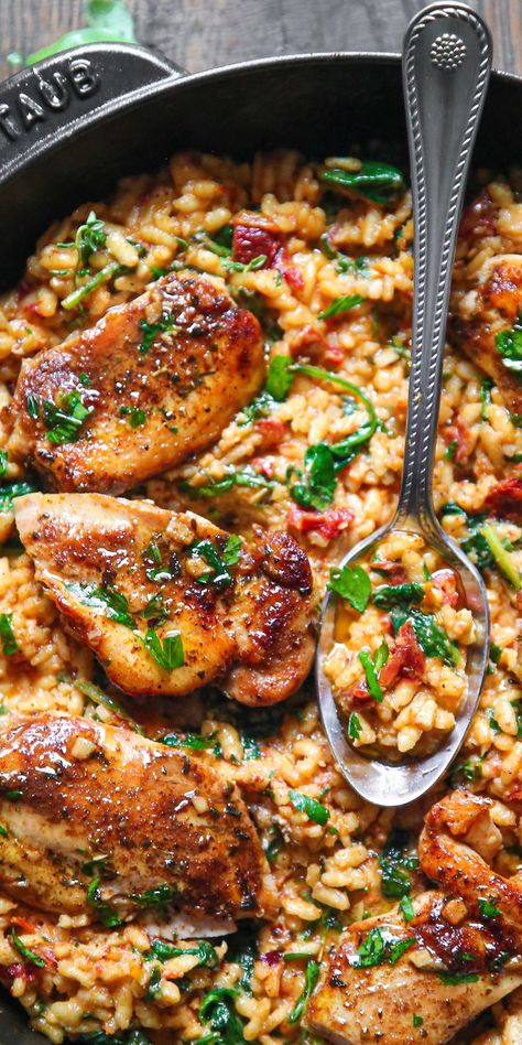 Creamy Chicken and Rice with Sun-Dried Tomatoes & Spinach in a cast iron skillet. Tomato Recipes Healthy, Skinless Boneless Chicken Thighs, Sundried Tomato Recipes, Risotto Recipes Chicken, Use Leftover Chicken, Chicken Thigh Seasoning, Sundried Tomato Chicken, Chicken Over Rice, Spinach Rice