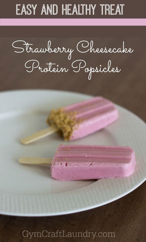 Homemade Strawberry Cheesecake, Protein Popsicles, Easy Popsicle Recipes, Frozen Pops, Easy Popsicles, Recipe Strawberry, Dessert Simple, Cold Treats, Healthy Snack Options