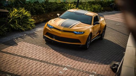 Camaro/Bumblebee in #Transformers 4 #AOE E36 Coupe, Transformers 4, Age Of Extinction, Sweet Cars, Cars Movie, Us Cars, Camaro Ss, Chevy Camaro