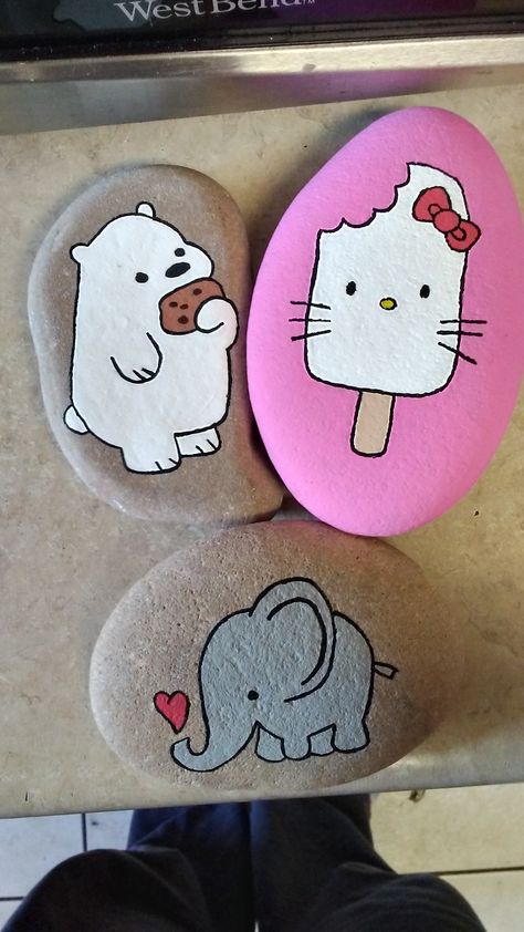 Painted rocks Owl Painted Rocks Easy, Rock Painting Ideas Hello Kitty, Painted Rocks Elephant, Hello Kitty Rock Painting, Hello Kitty Painted Rocks, Kawaii Rock Painting, Cute Stone Painting, Disney Rock Painting Ideas, Things To Paint On Rocks