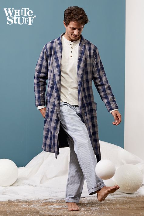 Men In Sweatpants, Men's Sleepwear & Loungewear, Sleepover Outfit, Men Nightwear, Pajamas Aesthetic, Mens Nightwear, Sleep Clothes, Sleepwear Fashion, Dressing Gowns