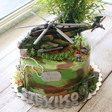 Cake Army Birthday, Army Guy Birthday Cake, Kids Army Cake Ideas Boy Birthday, Army Man Birthday Cake, Army Themed Birthday Cake, Army Birthday Cake For Boys, Military Cakes For Boys, Army Cakes For Boys, Camo Cakes For Boys