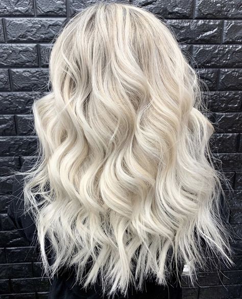 Platnium Blonde Hair, Bright Dimensional Blonde, Engagement Hairstyle, Icey Blonde, Babylights Blonde, Hawaii Hair, Beachy Blonde, Cool Blonde Hair Colour, Hair Colors To Try