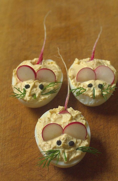 Decorações Com Comidas, Food Art For Kids, Amazing Food Decoration, Creative Food Art, Party Food Platters, Easy Food Art, Lake Food, Food Garnishes, Snacks Für Party