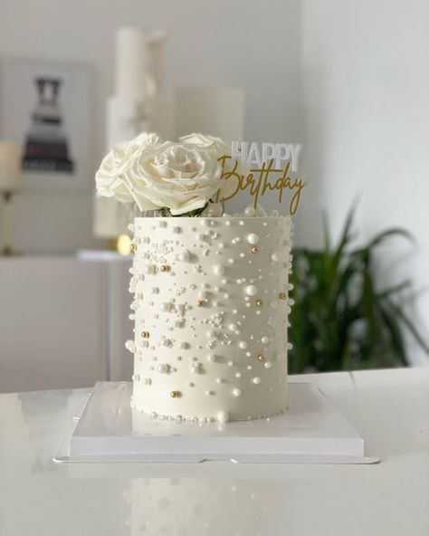 White Gold Birthday Cake Elegant, 6 In Birthday Cake Ideas, Wedding Birthday Cake, Pearl Decorated Cake, Cake Pearls Decoration, Pretty White Cakes, Gold White Cake Birthday, Pearl Cake Designs Birthday, 33 Cake Birthday