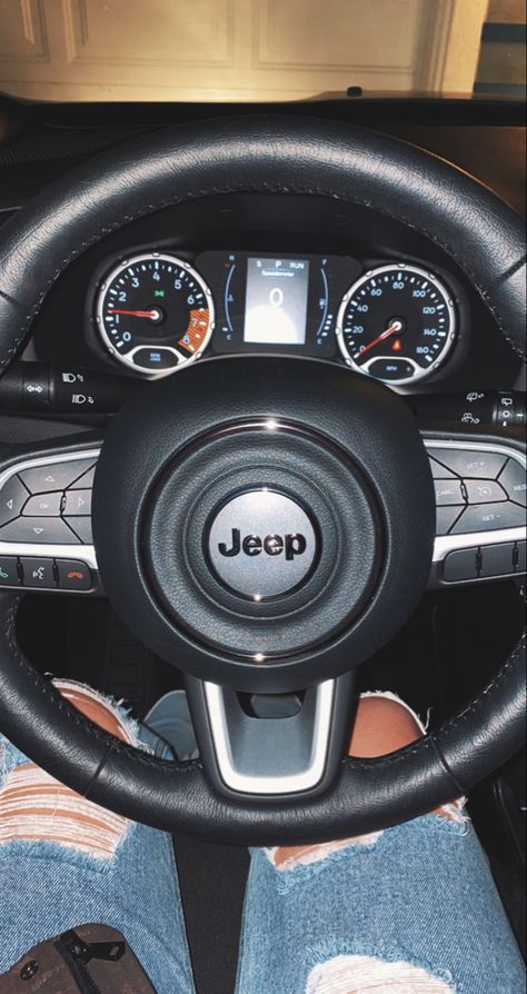 Jeep renegade Jeep Renegade Interior Accessories, Jeep Renegade Aesthetic, Jeep Renegade Interior, 2015 Jeep Renegade, Girly Car Accessories, Dream Cars Mercedes, Girls Driving, Dream Cars Jeep, Girly Car