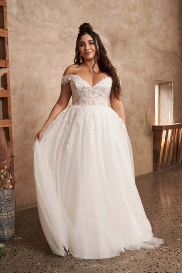 Tule Rok, Plus Wedding Dresses, Lillian West, Justin Alexander, Wedding Dress Fabrics, Tulle Gown, Styl Boho, Wedding Dresses Plus Size, A Line Gown