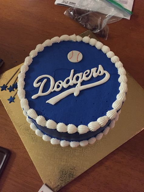 Dodger Cake Ideas, Dodgers Cake Birthdays, Dodgers Birthday Party Decorations, Dodger Theme Birthday Party, La Dodgers Cake, La Dodgers Birthday Party, Baseball Theme Cakes, Dodgers Birthday Party, Dodgers Cake