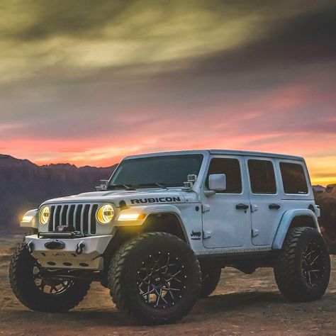 From #Jeep: From dawn to dusk. 📸: @discoveringhorizons #jeep #itsajeepthing #jeeplove #jeeplife #wrangler #jeepwrangler #jeepporn… Jeep Photography, Jeep Pictures, Jacked Up Chevy, Army Jeep, Jeep Wallpaper, Jl Wrangler, Jeep Things, Badass Jeep, White Jeep