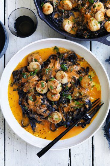 Dark pleasures: Squid-ink pasta with scallops Pasta Recipes With Shrimp, Black Bean Pasta Recipes, Squid Ink Pasta Recipe, Pasta With Scallops, Recipes With Shrimp, Bean Pasta Recipes, Long Pasta, Black Bean Pasta, Black Pasta