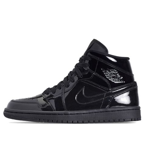 Jordan 1 Noir, All Black Jordans, Black Air Jordans, Air Jordan 1 Shoes, Wmns Air Jordan 1, Vapour Max Nike, Jordan 1 Shoes, Jordan 1 Black, Black High Top Sneakers